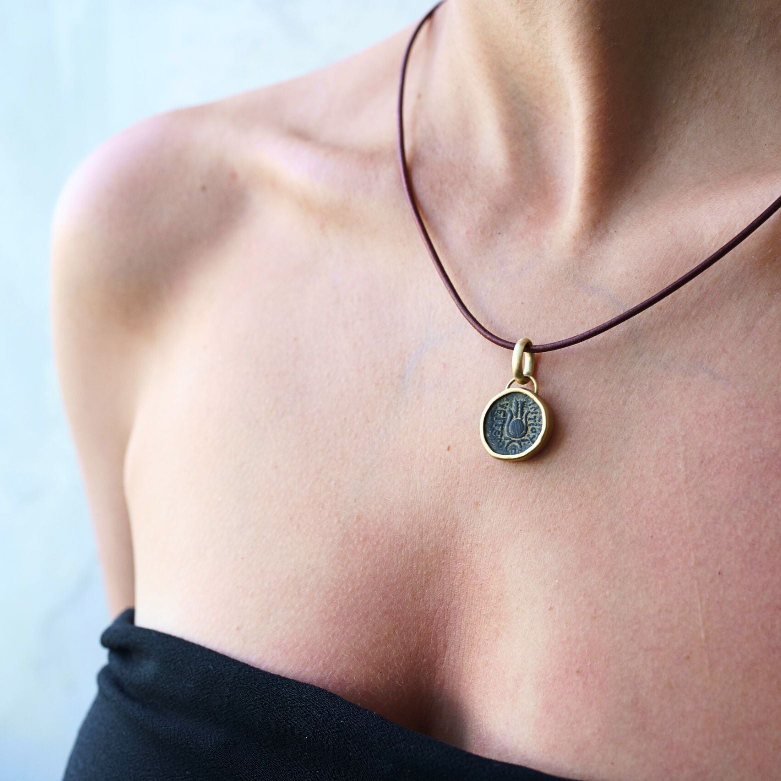 Headdress of Isis Pendant in Gold